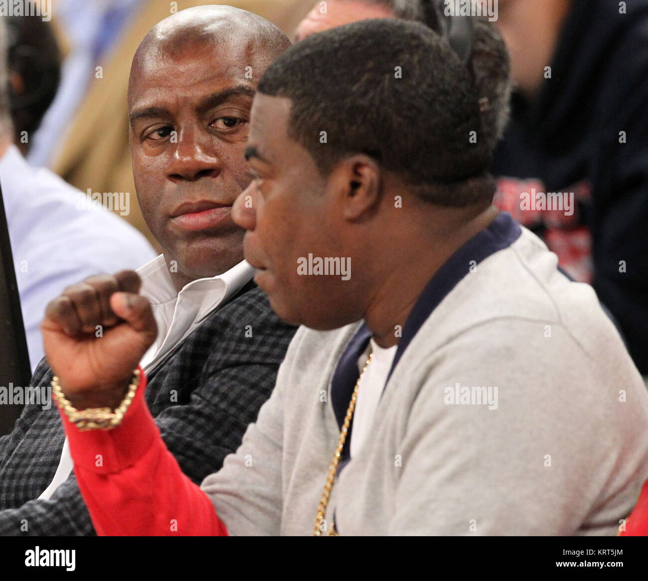 NEW YORK, NY - NOVEMBER 08: (Embargoed till November 10, 2015) Magic Johnson, Tracy Morgan with wife Megan Wollover sit with Michael K. Williams and  Director Spike Lee at the New York Knicks vs Los Angeles Lakers game at Madison Square Garden on November 8, 2015 in New York City.   People:  Magic Johnson, Tracy Morgan Stock Photo