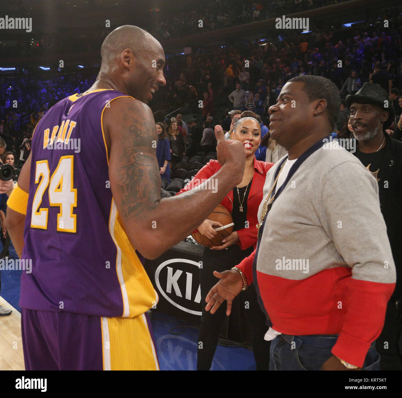 NEW YORK, NY - NOVEMBER 08: (Embargoed till November 10, 2015) Magic Johnson, Tracy Morgan with wife Megan Wollover sit with Michael K. Williams and  Director Spike Lee at the New York Knicks vs Los Angeles Lakers game at Madison Square Garden on November 8, 2015 in New York City.   People:  Tracy Morgan, Kobe Bryant Stock Photo