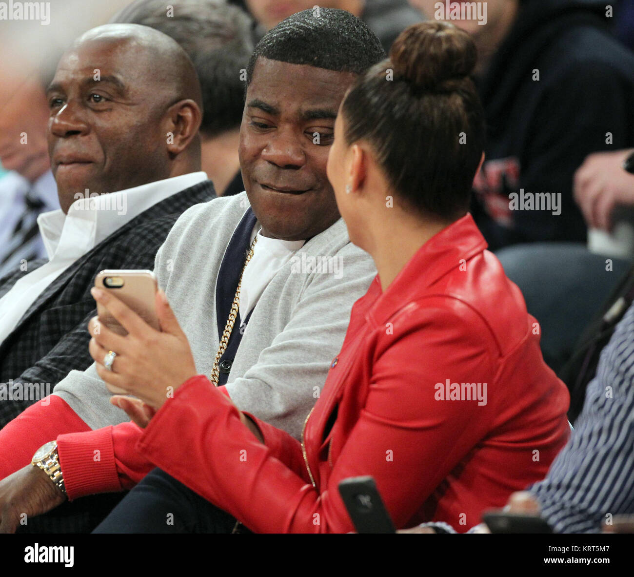 NEW YORK, NY - NOVEMBER 08: (Embargoed till November 10, 2015) Magic Johnson, Tracy Morgan with wife Megan Wollover sit with Michael K. Williams and  Director Spike Lee at the New York Knicks vs Los Angeles Lakers game at Madison Square Garden on November 8, 2015 in New York City.   People:  Tracy Morgan, Megan Wollover Stock Photo