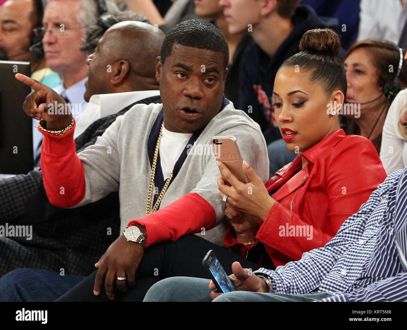 NEW YORK, NY - NOVEMBER 08: (Embargoed till November 10, 2015) Magic Johnson, Tracy Morgan with wife Megan Wollover sit with Michael K. Williams and  Director Spike Lee at the New York Knicks vs Los Angeles Lakers game at Madison Square Garden on November 8, 2015 in New York City.   People:  Tracy Morgan, Megan Wollover Stock Photo