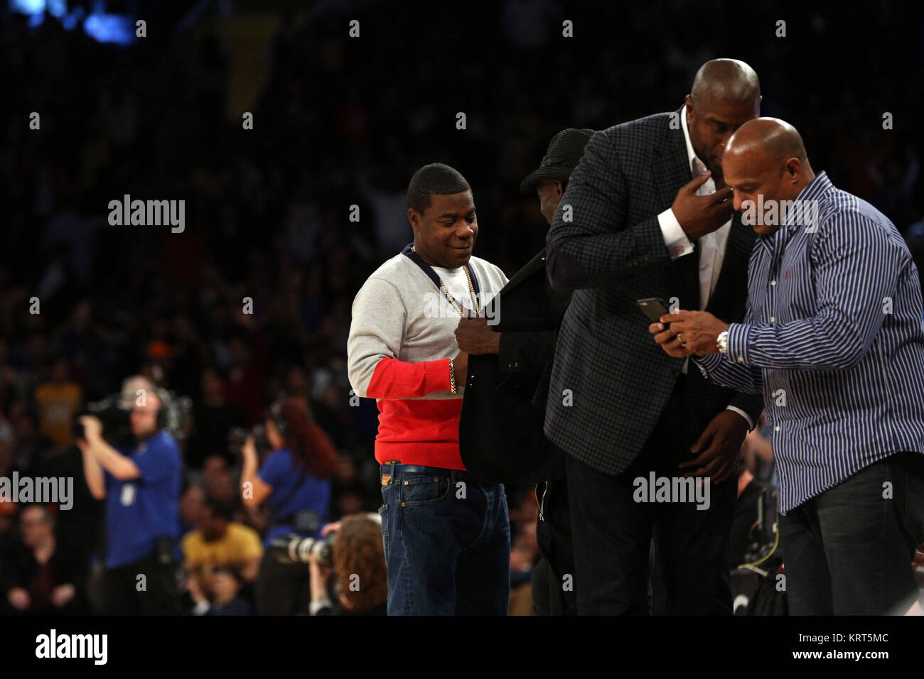 NEW YORK, NY - NOVEMBER 08: (Embargoed till November 10, 2015) Magic Johnson, Tracy Morgan with wife Megan Wollover sit with Michael K. Williams and  Director Spike Lee at the New York Knicks vs Los Angeles Lakers game at Madison Square Garden on November 8, 2015 in New York City.   People:  Tracy Morgan, Michael K. Williams Stock Photo