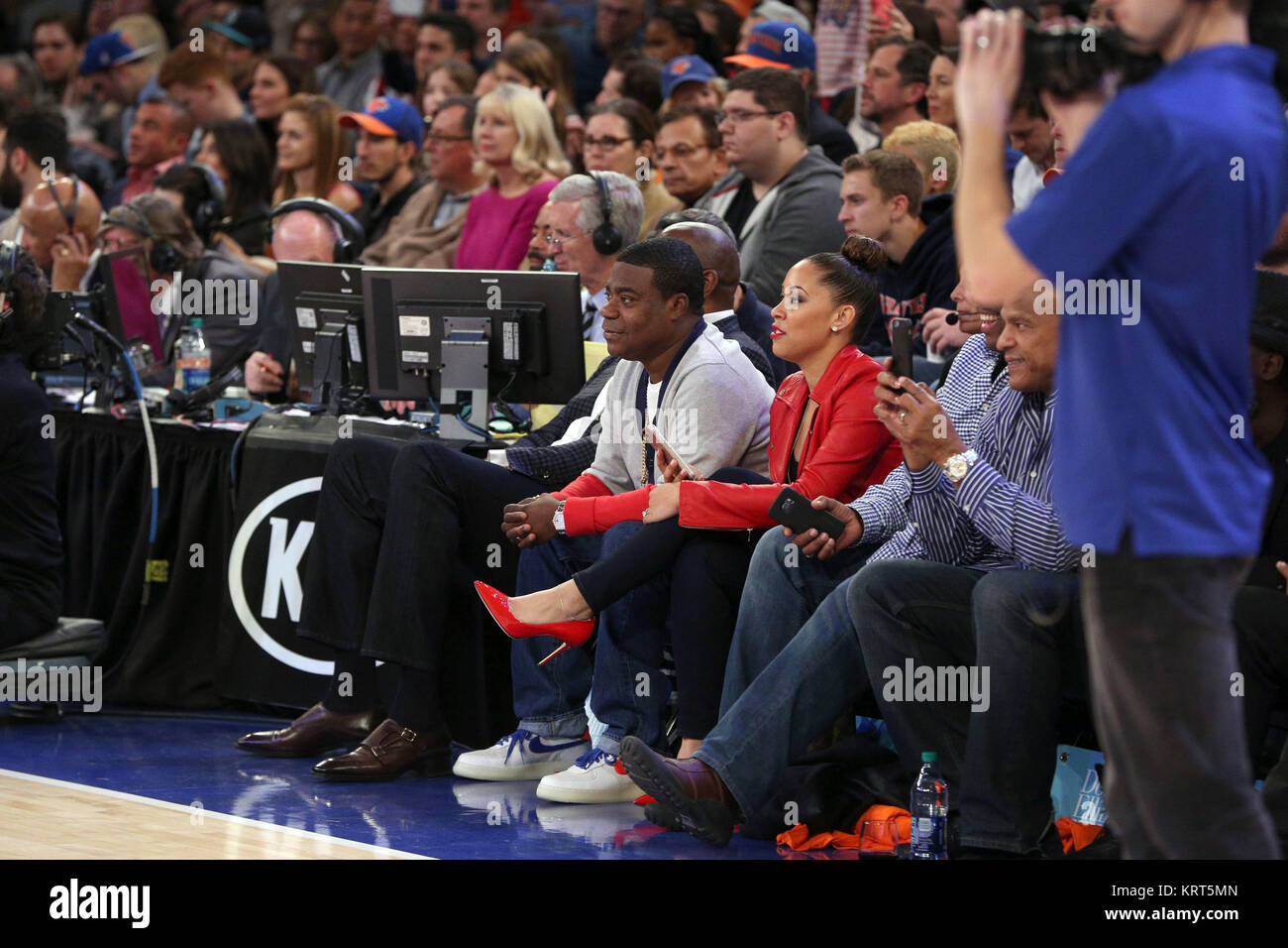 NEW YORK, NY - NOVEMBER 08: (Embargoed till November 10, 2015) Magic Johnson, Tracy Morgan with wife Megan Wollover sit with Michael K. Williams and  Director Spike Lee at the New York Knicks vs Los Angeles Lakers game at Madison Square Garden on November 8, 2015 in New York City.   People:  Tracy Morgan Stock Photo