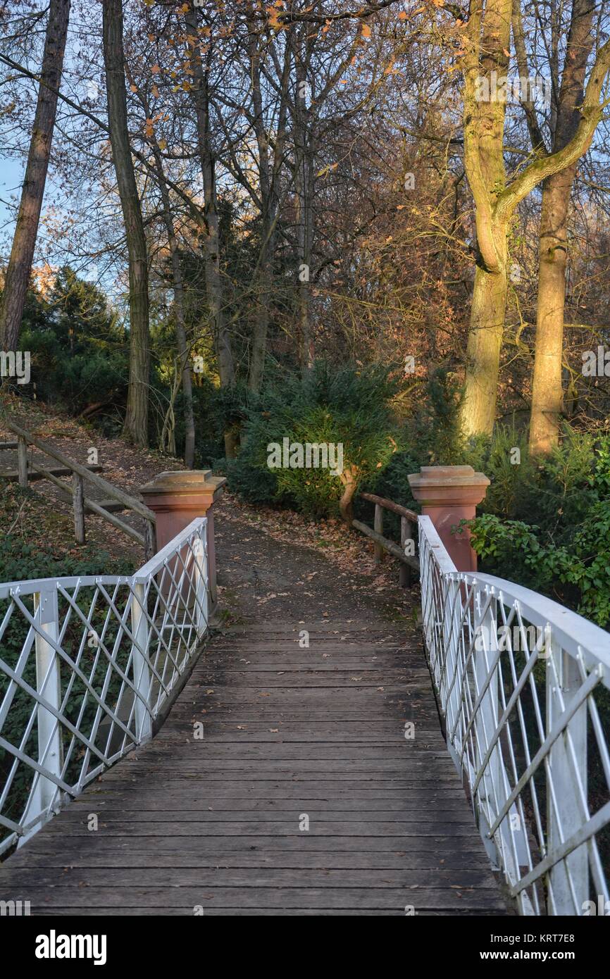Metal grate bridge hi-res stock photography and images - Alamy