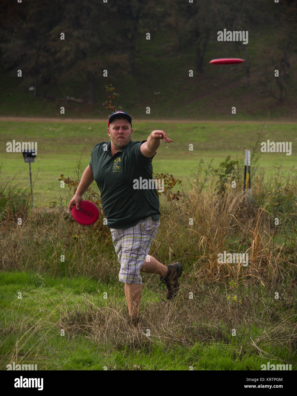 Guys playing golf hires stock photography and images Alamy