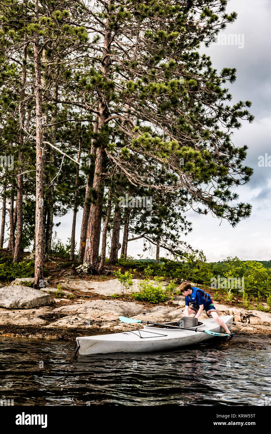 family kayaking on flying pond, mount vernon, maine Stock Photo Alamy