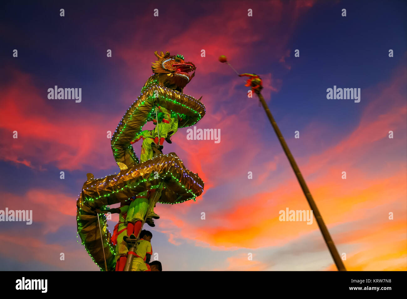 BANGKOK, THAILAND - FEBUARY 20: A group of people perform a dragon ...