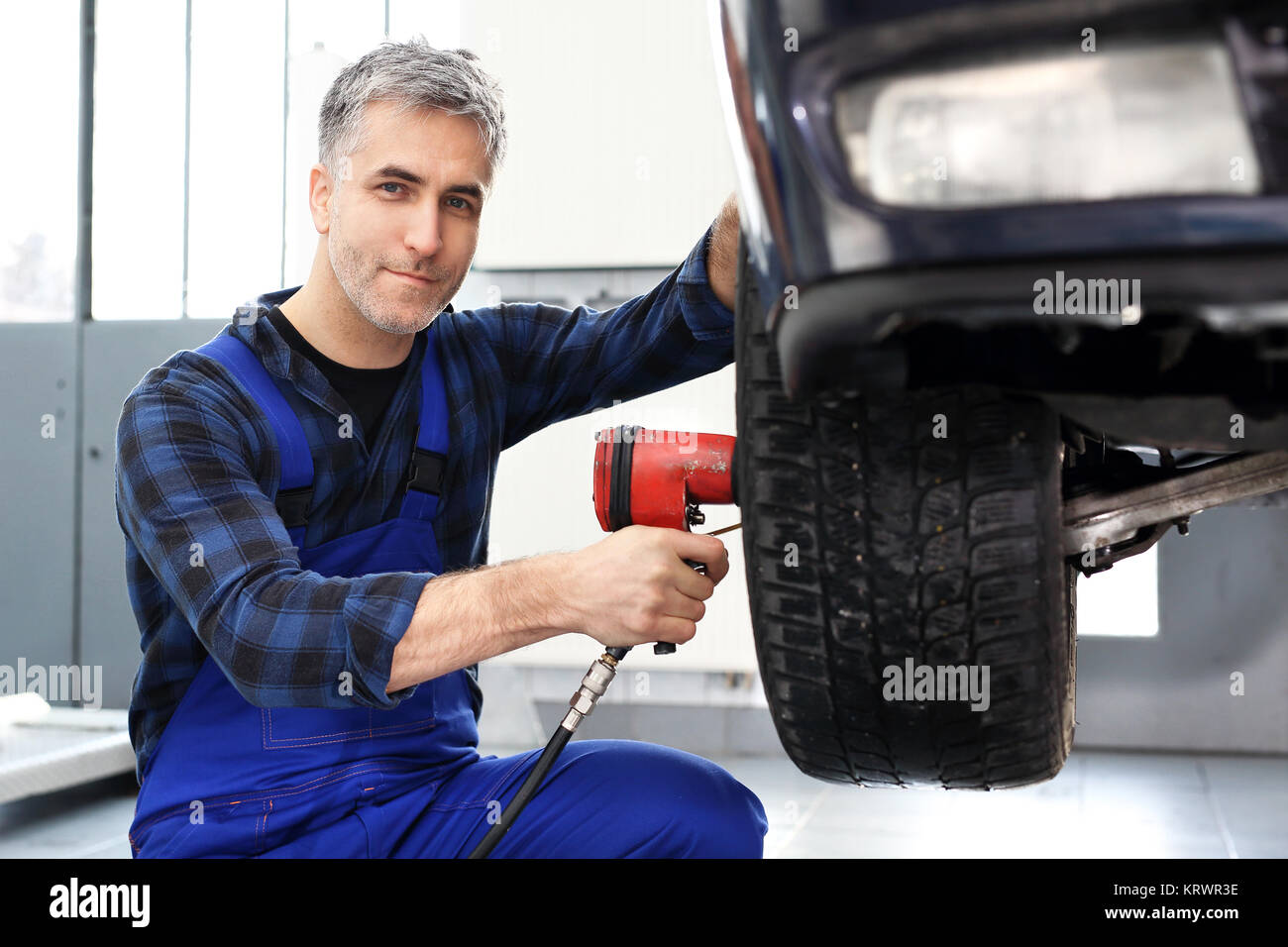 Stunning Chain Drive Car Tire Replacement Service image