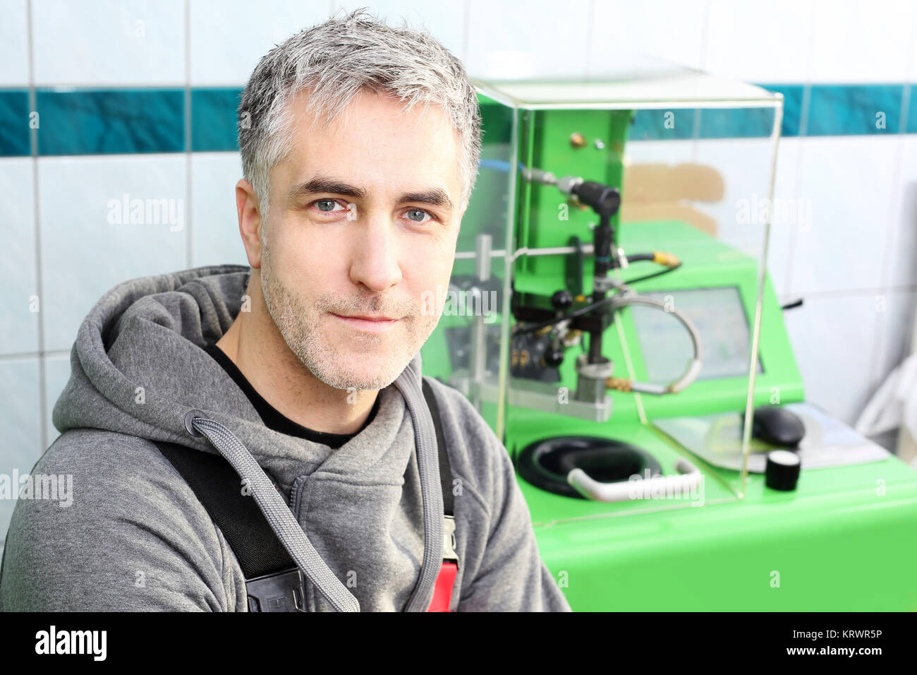 injector pressure tester. regeneration of injectors. injector sampler