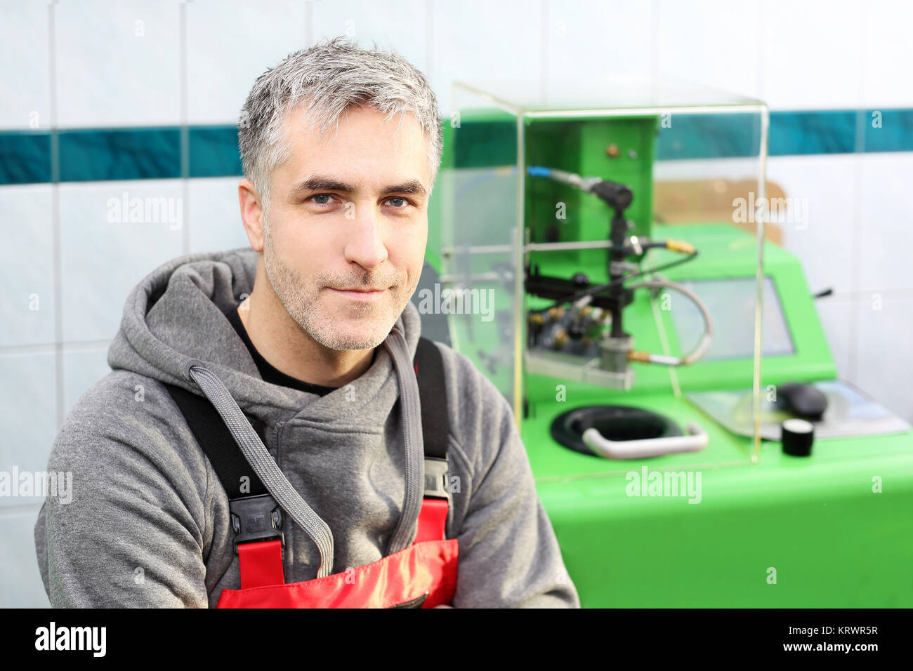 injector pressure tester. regeneration of injectors. injector sampler