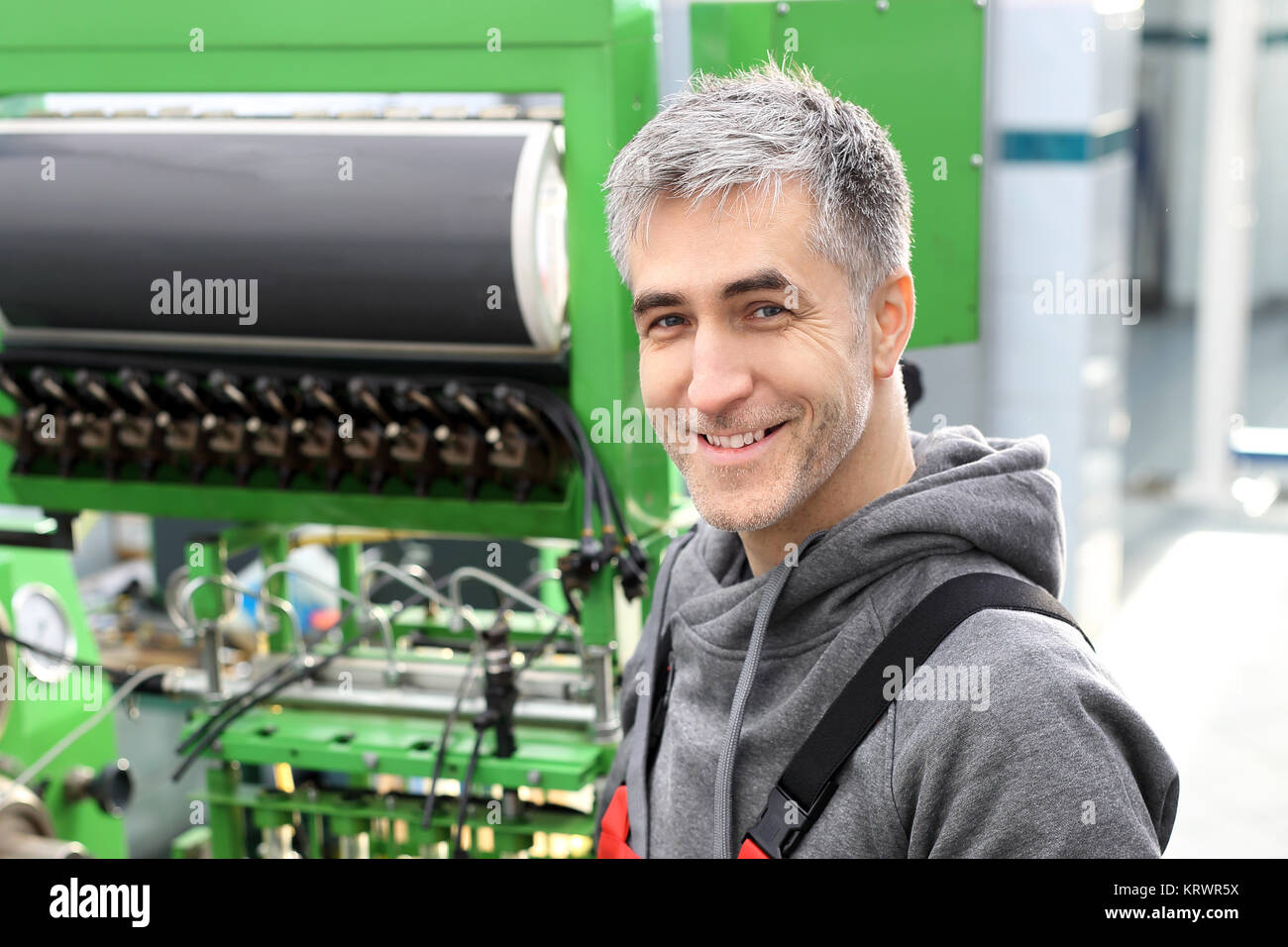 device for checking injectors. injection pump repair