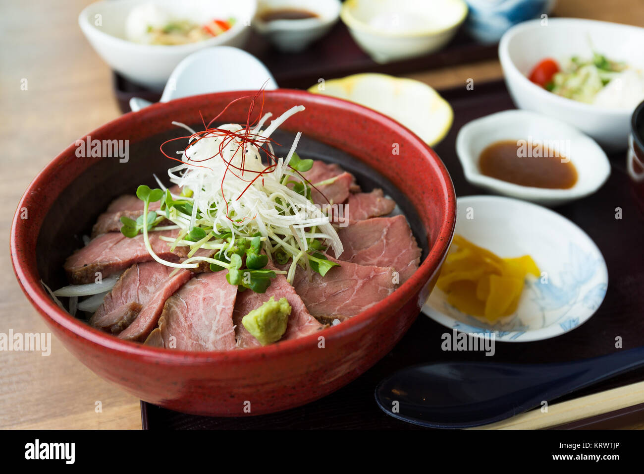 Japanese Rice Meat Rare beef rice in Japanese resturant Stock Photo - Alamy