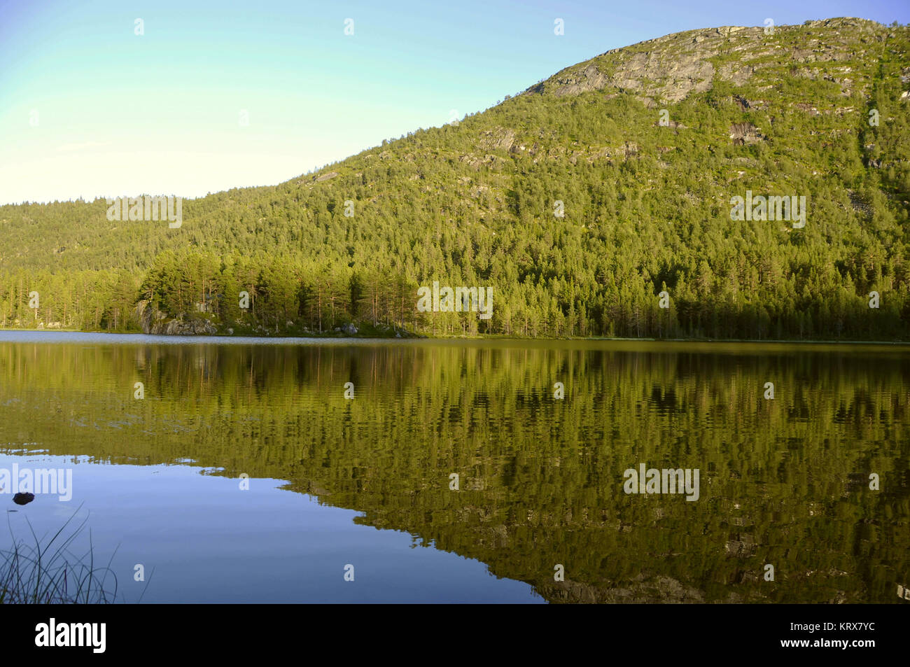 Summer rocky lake mirroring hi-res stock photography and images - Alamy