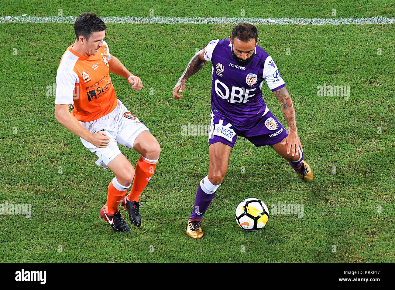 Brisbane, QUEENSLAND, AUSTRALIA. 21st Dec, 2017. Diego Castro of the Glory (17, right) controls the ball in front of Matt McKay of the Roar (17) during the round twelve Hyundai A-League match between the Brisbane Roar and the Perth Glory at Suncorp Stadium on Thursday, December 21, 2017 in Brisbane, Australia. Credit: Albert Perez/ZUMA Wire/Alamy Live News Stock Photo