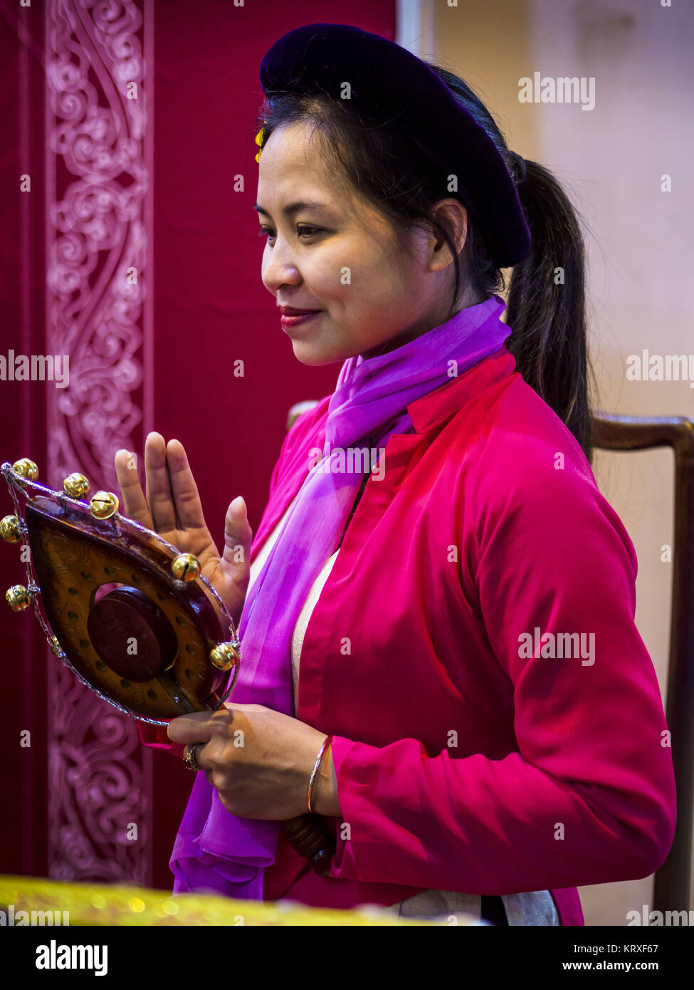 Hanoi, Ha Noi, Vietnam. 21st Dec, 2017. A traditional musician performs in the Temple of Literature, a Confucian temple dedicated to learning and the humanities. It was also Vietnam's first national university. The temple was built in 1070 at the time of Emperor LÃ½ ThÃ¡nh TÃ´ng. It is one of several temples in Vietnam which is dedicated to Confucius, sages and scholars. Credit: Jack Kurtz/ZUMA Wire/Alamy Live News Stock Photo