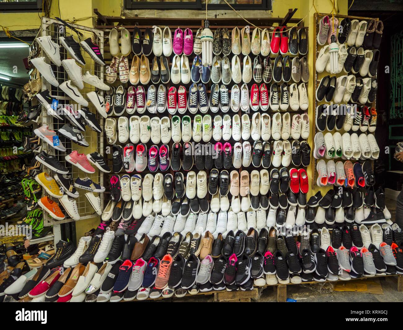 Hanoi, Ha Noi, Vietnam. 21st Dec, 2017. A street stand selling tennis shoes in the old quarter