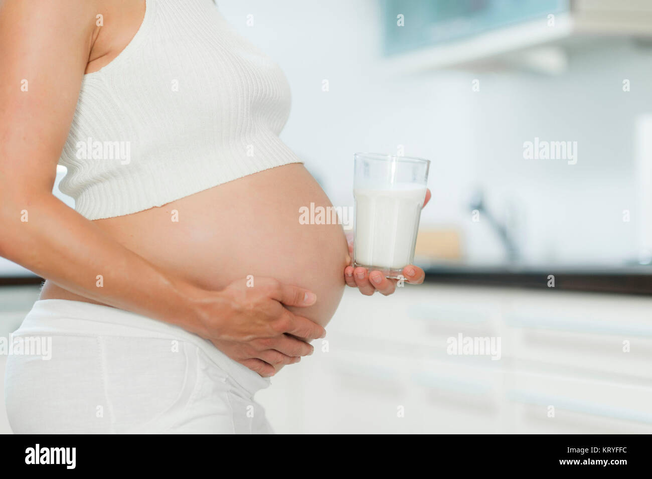 Schwangere Frau mit einem Glas Milch - pregnant woman with a glass of milk Stock Photo