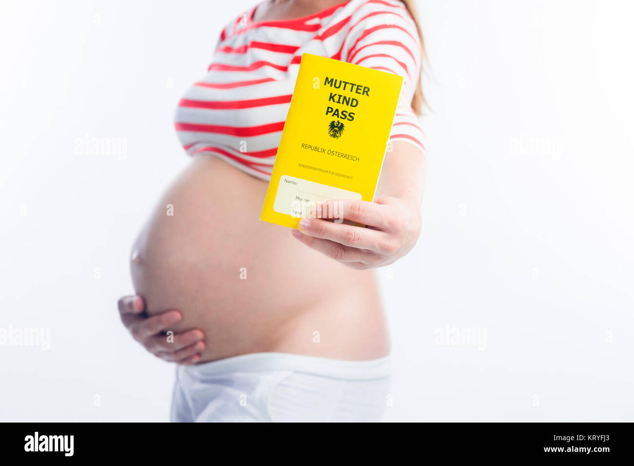 Schwangere Frau mit Mutter-Kind-Pass - pregnant woman with Mother-Child-Pass Stock Photo