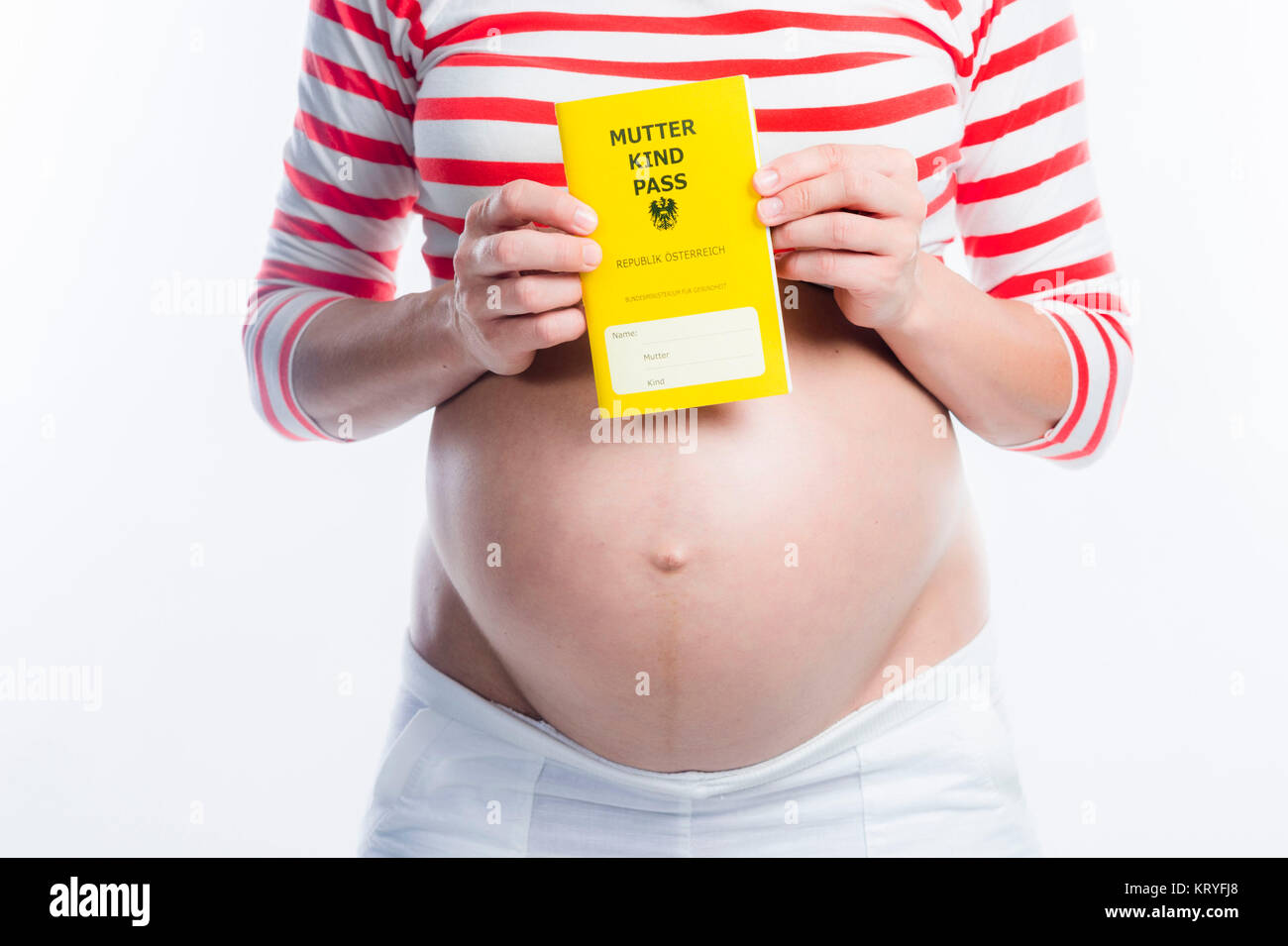 Schwangere Frau mit Mutter-Kind-Pass - pregnant woman with Mother-Child-Pass Stock Photo