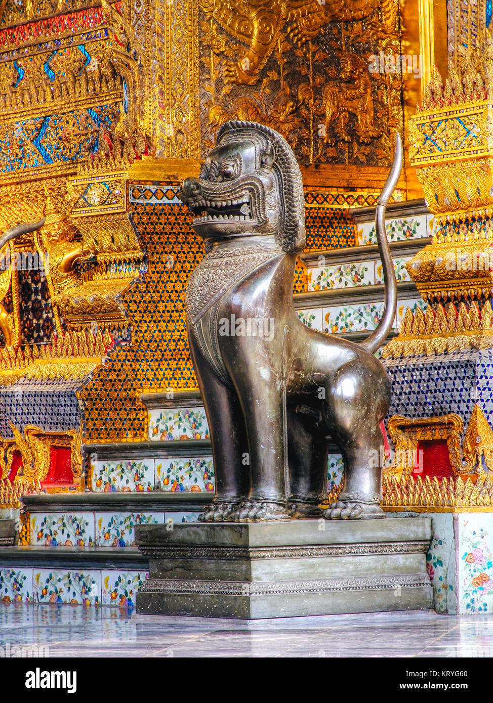 Thailand King Palace Guardian Dog Statue Stock Photo Alamy thailand-king-palace-guardian-dog-statue-stock-photo-alamy
