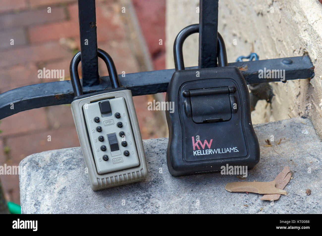 Realtor lock box hi-res stock photography and images - Alamy