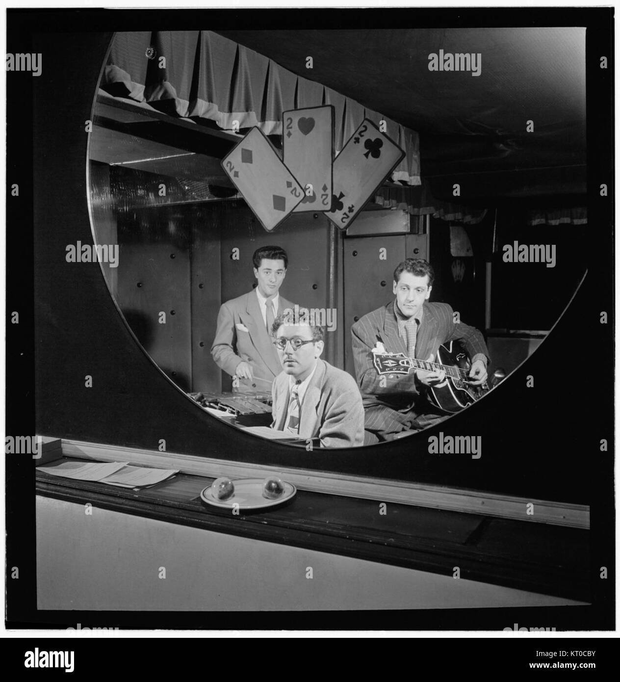 (Portrait of Terry Gibbs, Harry Biss, and Bill (Buddy) De Arango, Three Deuces, New York, N.Y., ca. June 1947)  (4931768701) Stock Photo