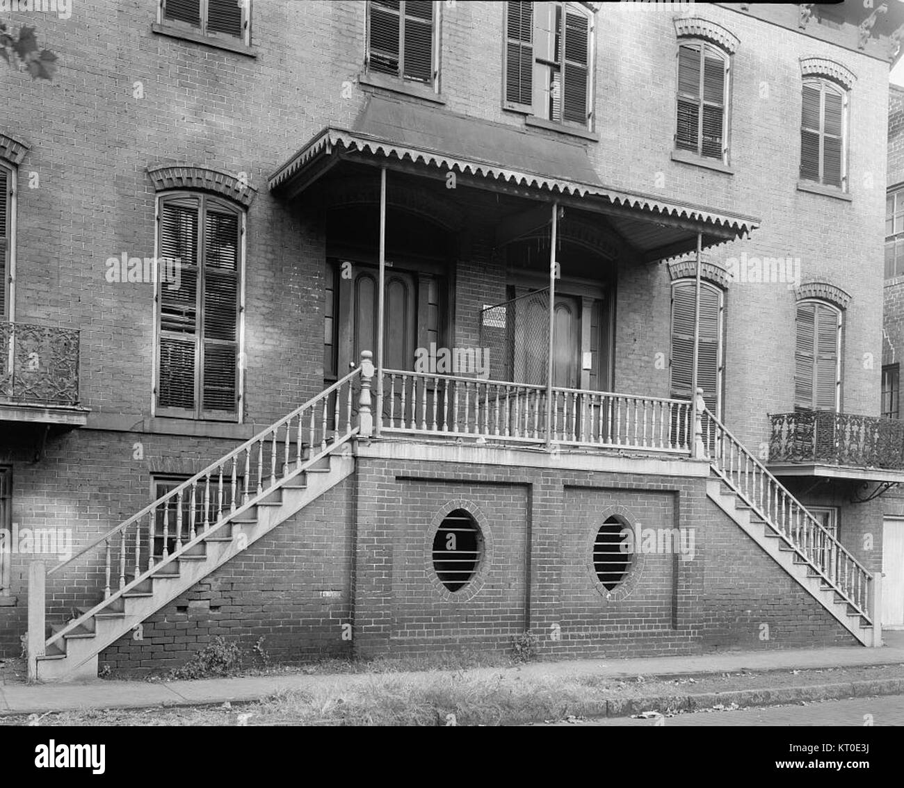 The Battersby Tenements, located at 108-110 Harris Street West in Savannah, Georgia, are historic buildings that reflect the architectural style of the late 19th and early 20th centuries. They served as residential units in the Chatham County area. Stock Photo