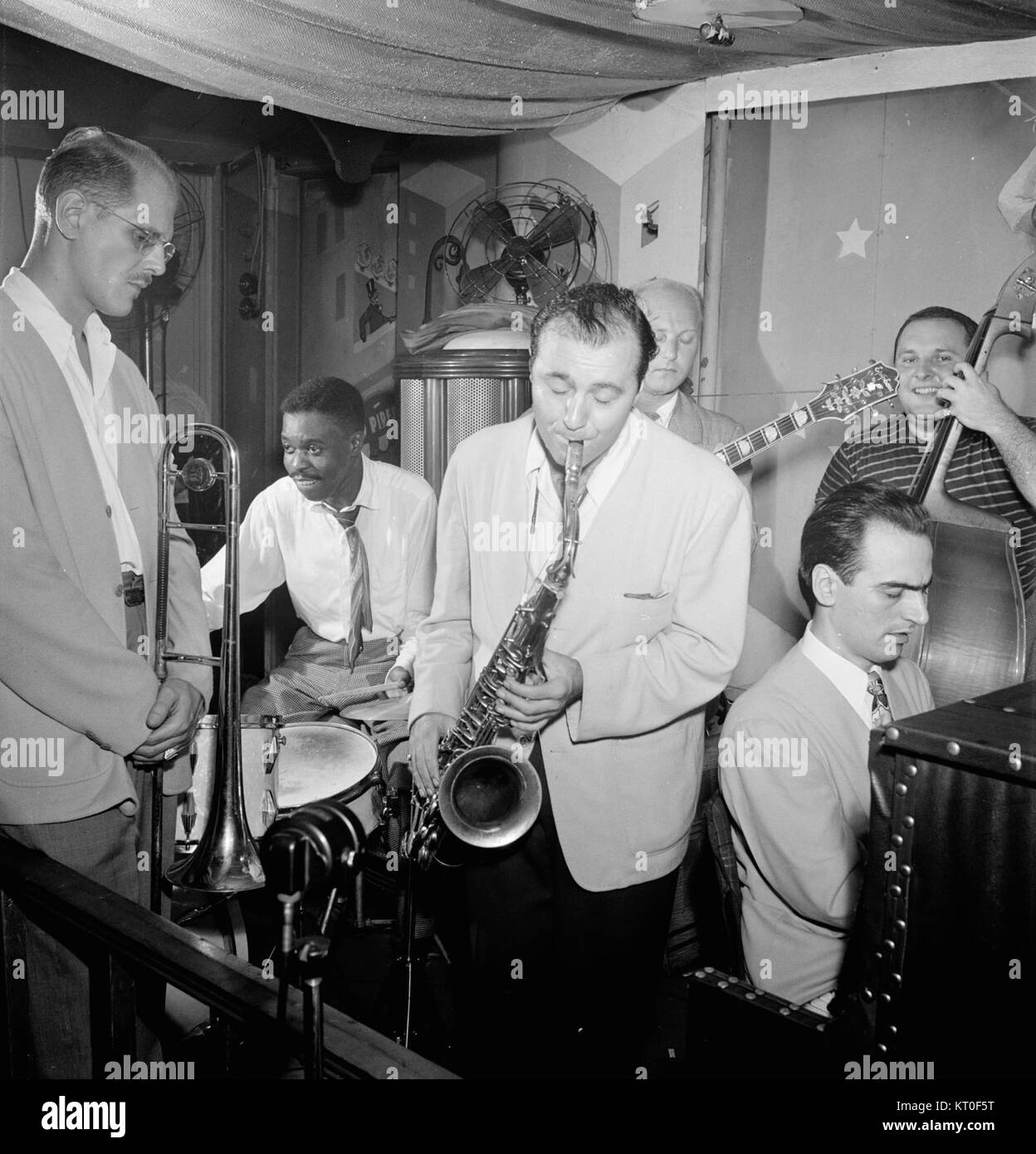 Bill Harris, Denzil Best, Flip Phillips, Billy Bauer, Lennie Tristano, Chubby Jackson, 1947 Stock Photo