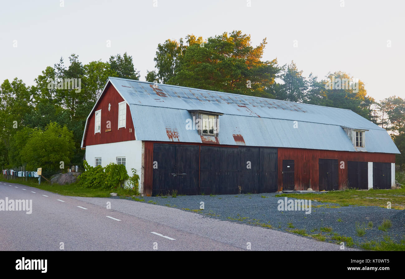 Traditional timber home with corrugated iron roof, Graso, Uppland Province, Stockholm archipelago, Sweden, Scandinavia.  Graso is an island off the co Stock Photo
