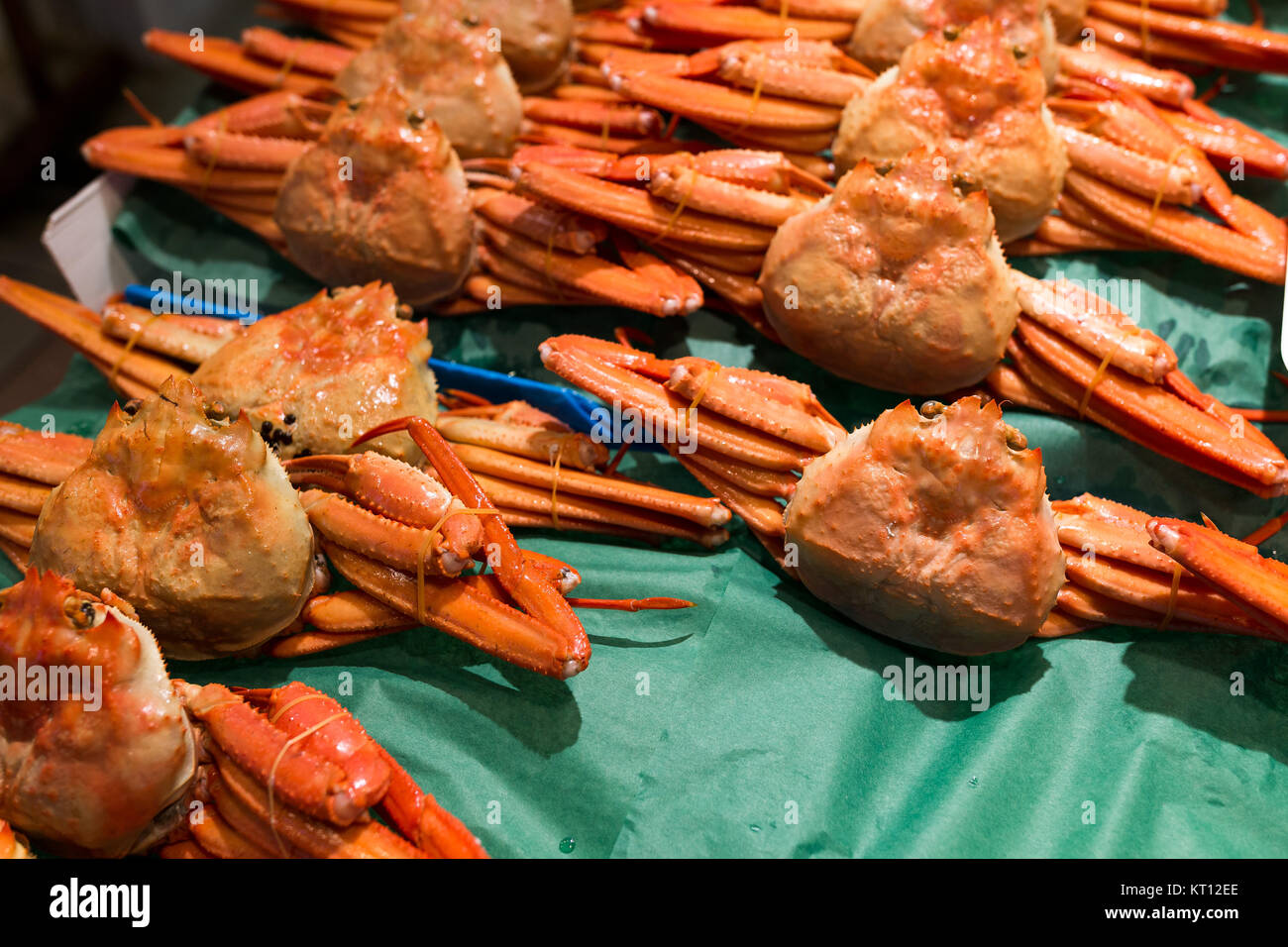 Fresh crab in fish market Stock Photo Alamy