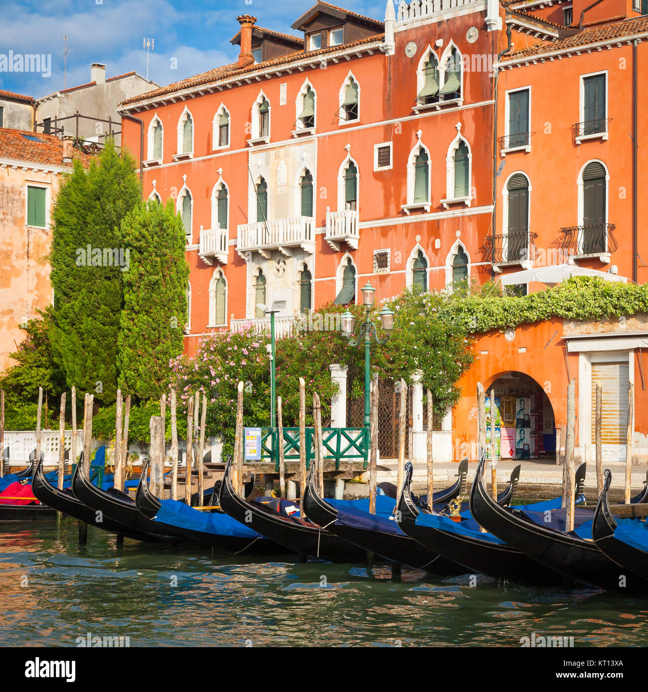 Venetian palace style hi-res stock photography and images - Alamy