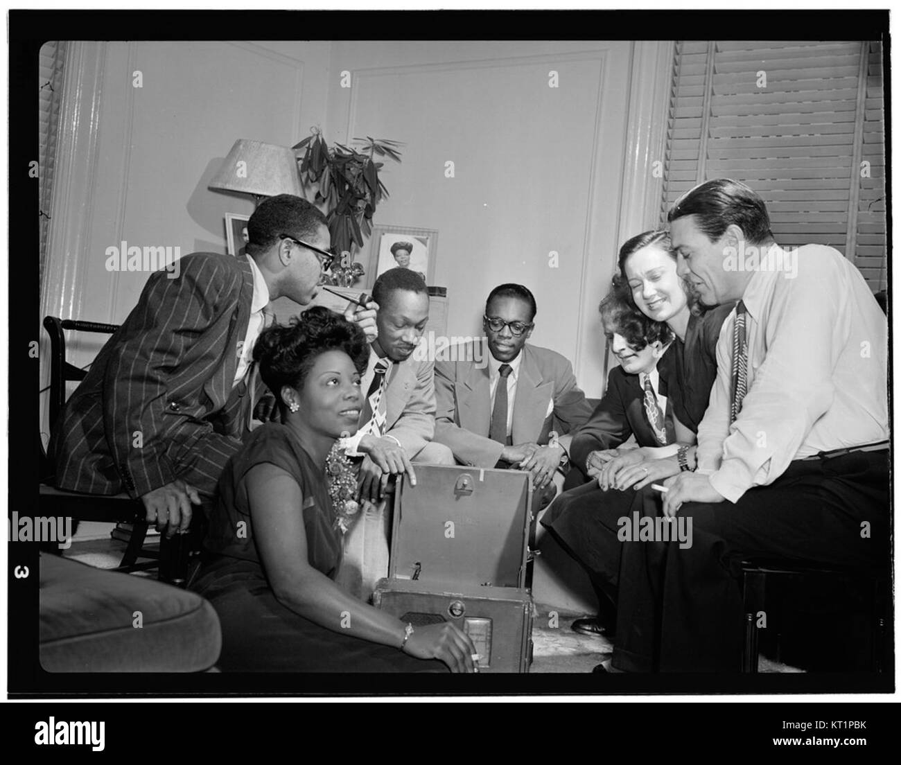 Dizzy Gillespie, Mary Lou Williams, Tadd Dameron, Hank Jones, Milt Orent, Dixie Bailey, and Jack Teagarden, Mary Lou Williams' apartment, New York, N.Y., ca. Aug. 1947 (William P. Gottlieb 09281) Stock Photo