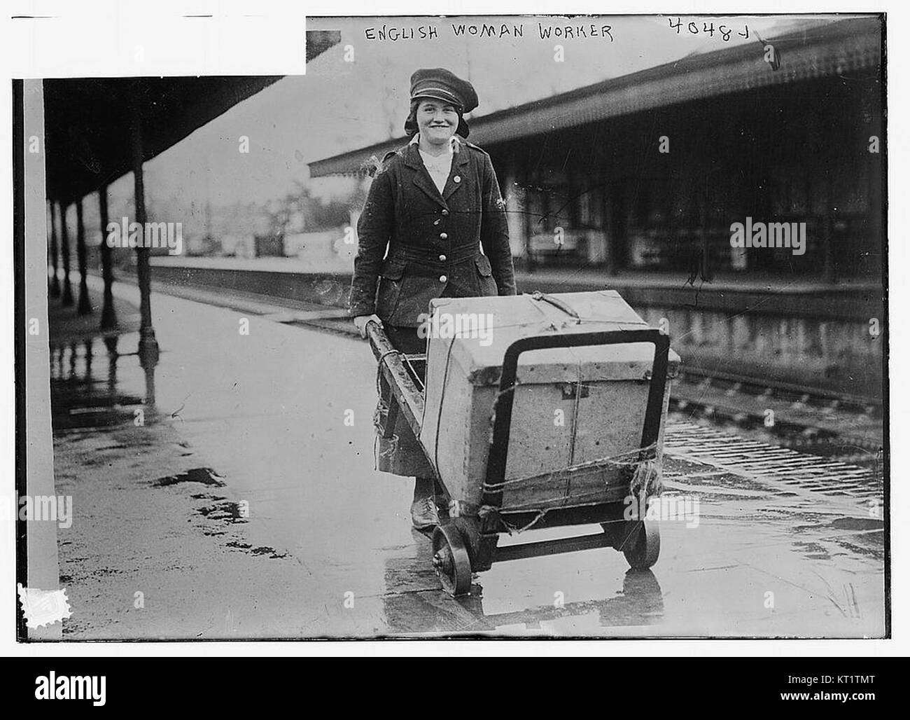 English woman worker hi-res stock photography and images - Alamy