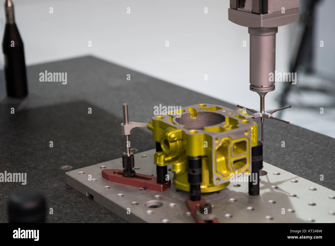 Auto measuring machine , CMM , Measuring dimension of precision part