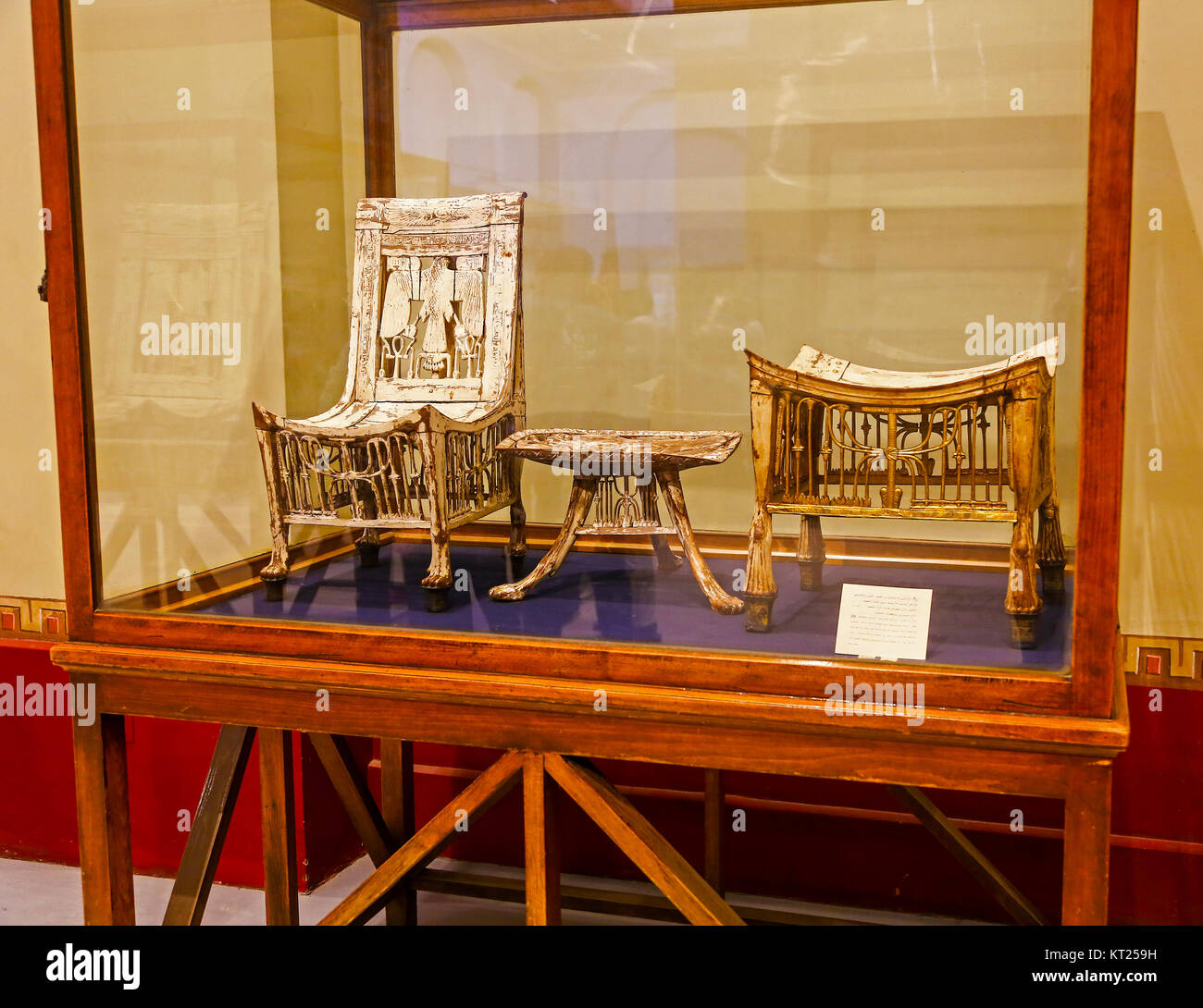 Ancient egypt chair hires stock photography and images Alamy