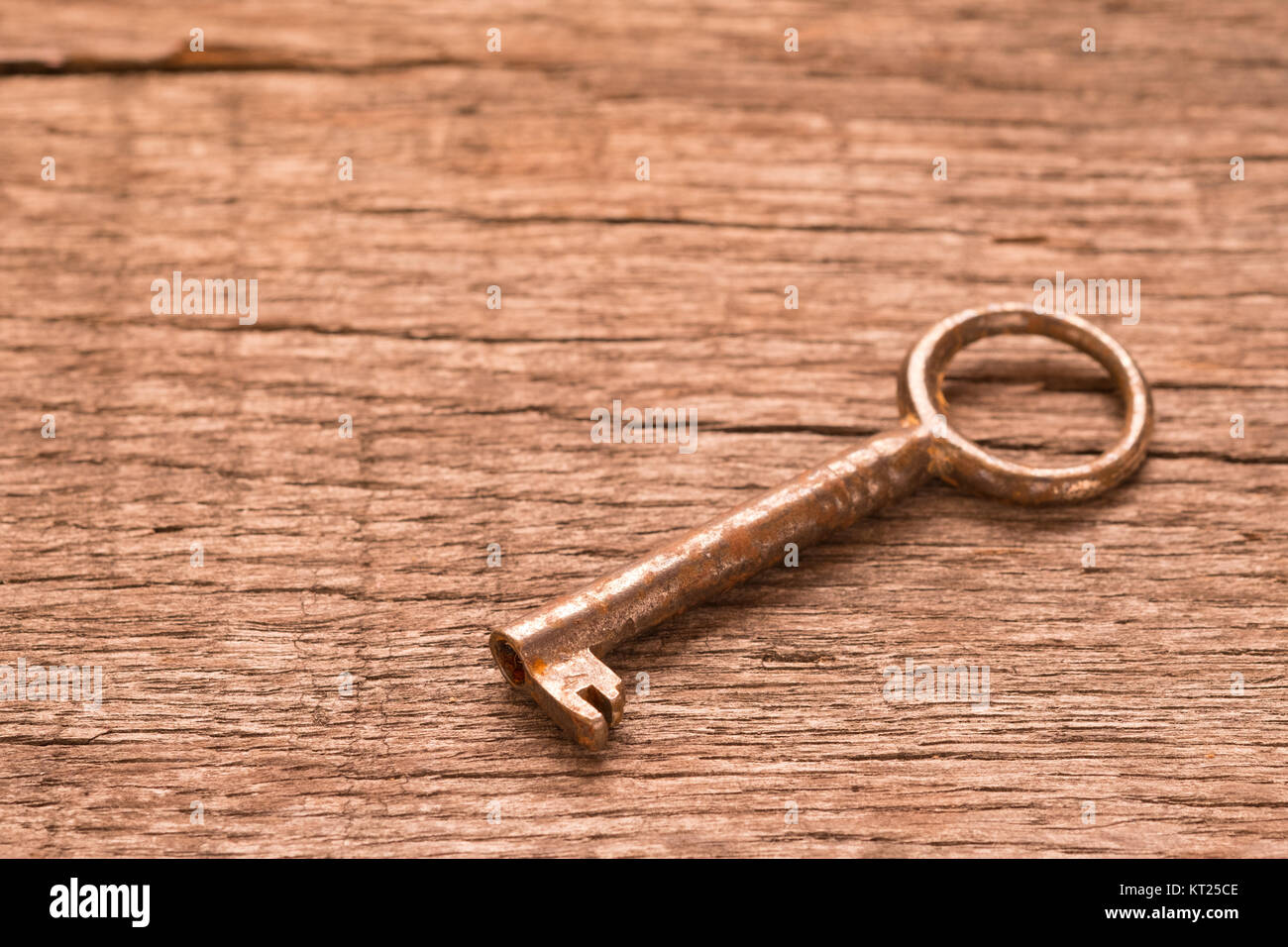 Alter schrank hi-res stock photography and images - Alamy