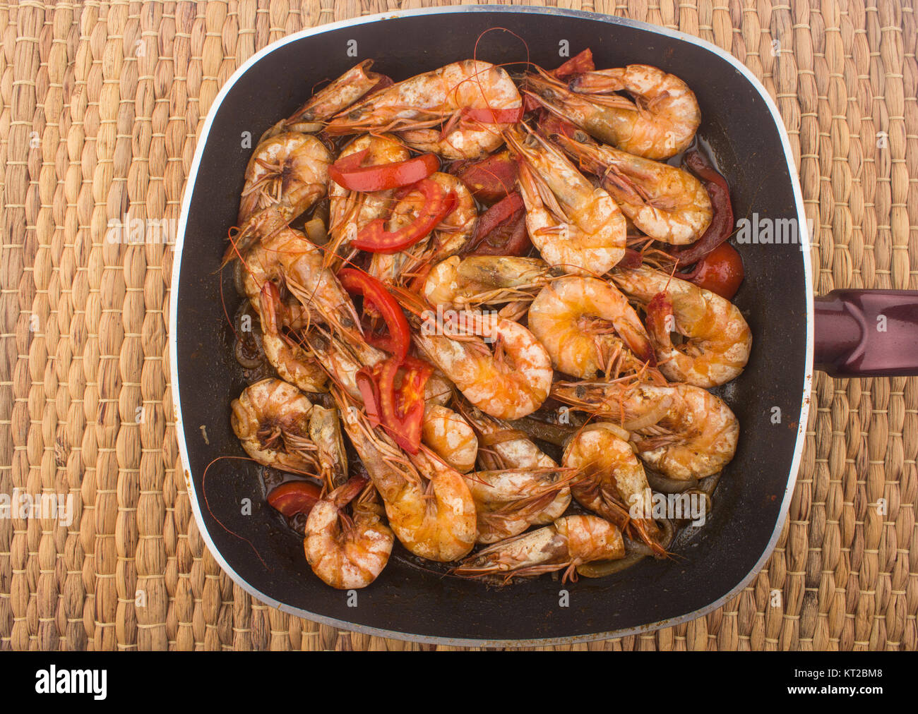 Cooked Fresh Shrimp with Tomato and Onions / Cooked Fresh Shrimp with
