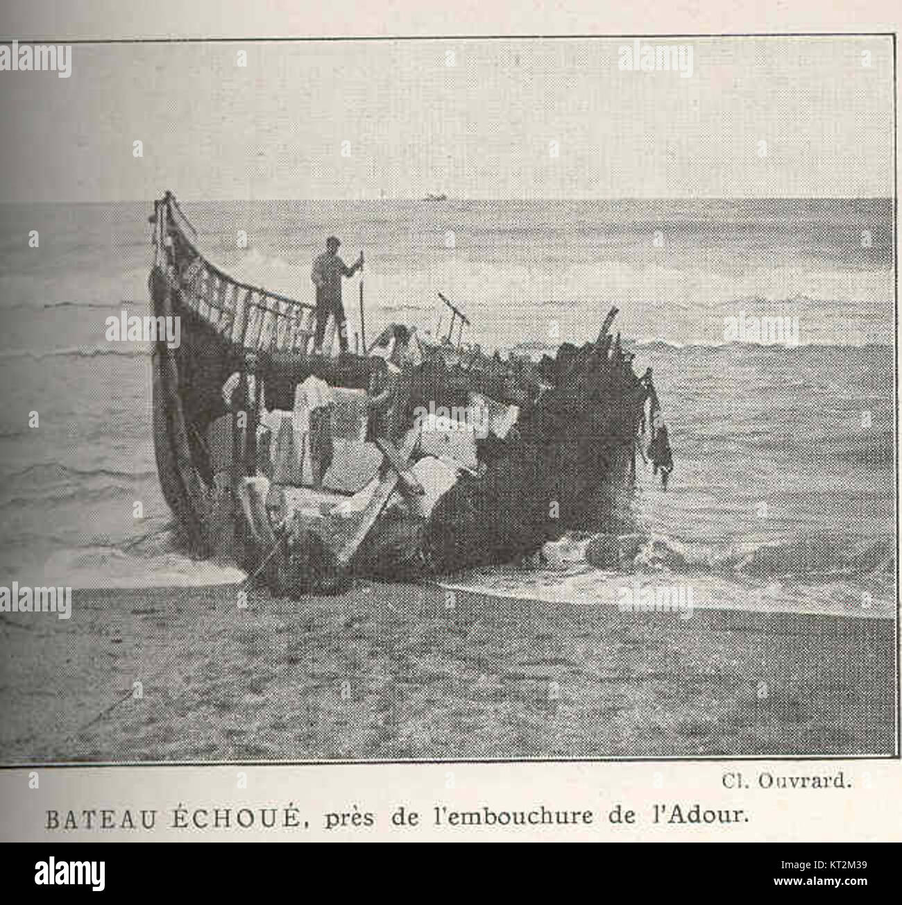 Bateau Echoue Pres De L Embouchure De L Adour Stock Photo Alamy