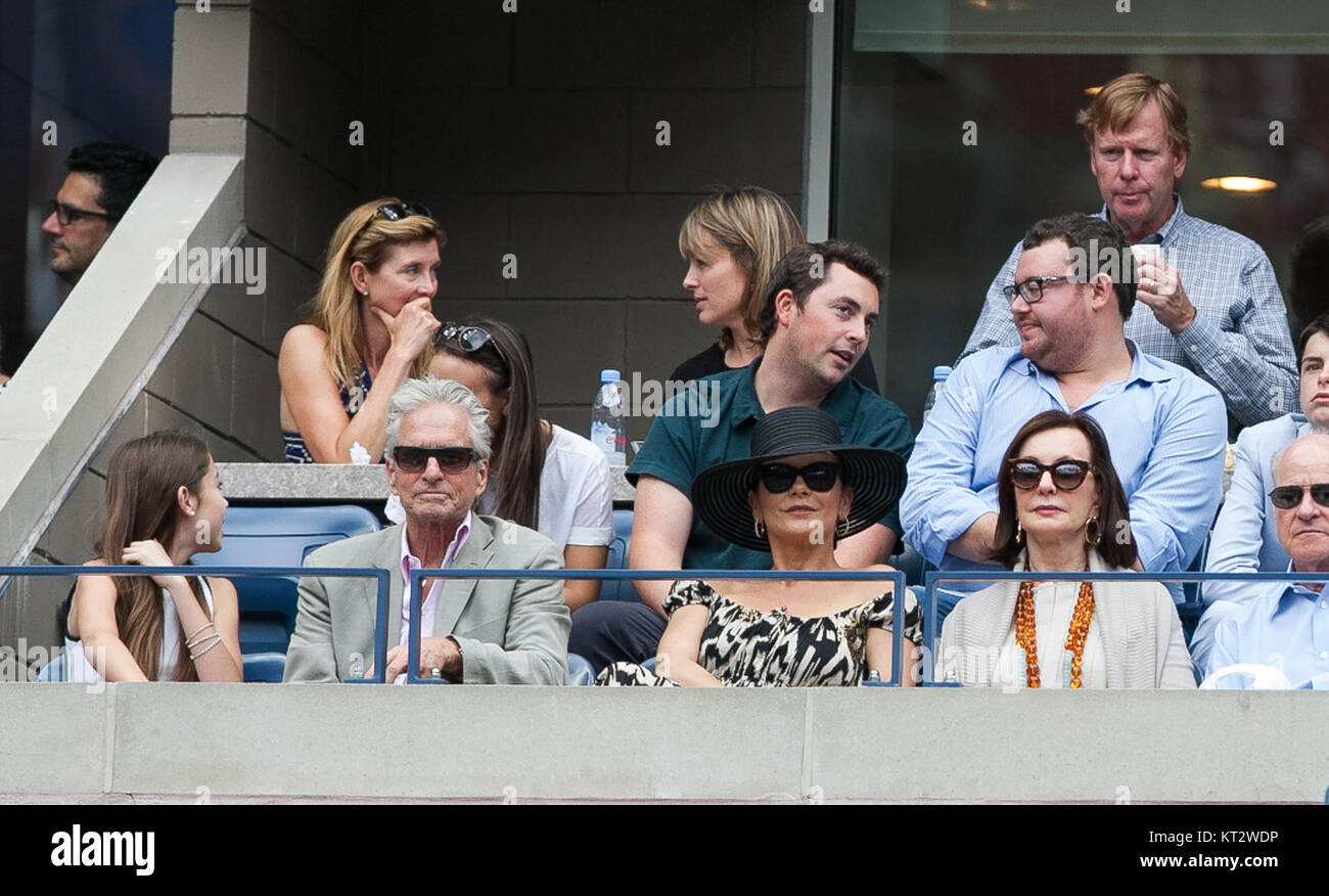 NEW YORK, NY - SEPTEMBER 12:  Catherine Zeta-Jones, Michael Douglas attends the Women's Singles Final match between Roberta Vinci of Italy and Flavia Pennetta of Italy on Day Thirteen of the 2015 US Open at the USTA Billie Jean King National Tennis Center on September 12, 2015 in the Flushing neighborhood of the Queens borough of New York City  People:  Catherine Zeta-Jones, Michael Douglas Stock Photo