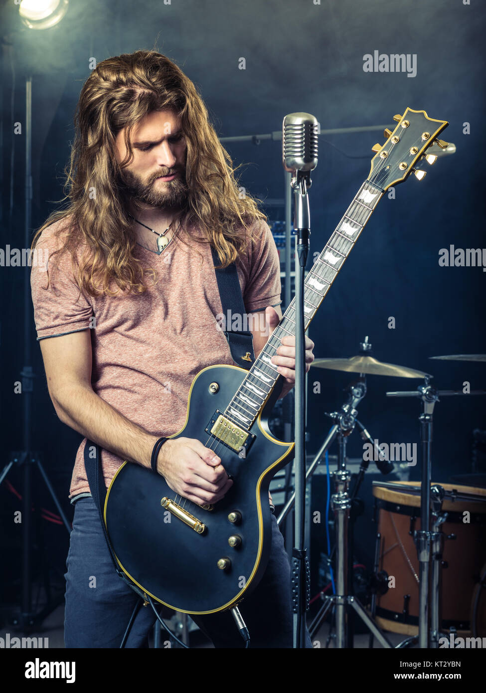 Guitarist rocking on stage Stock Photo - Alamy