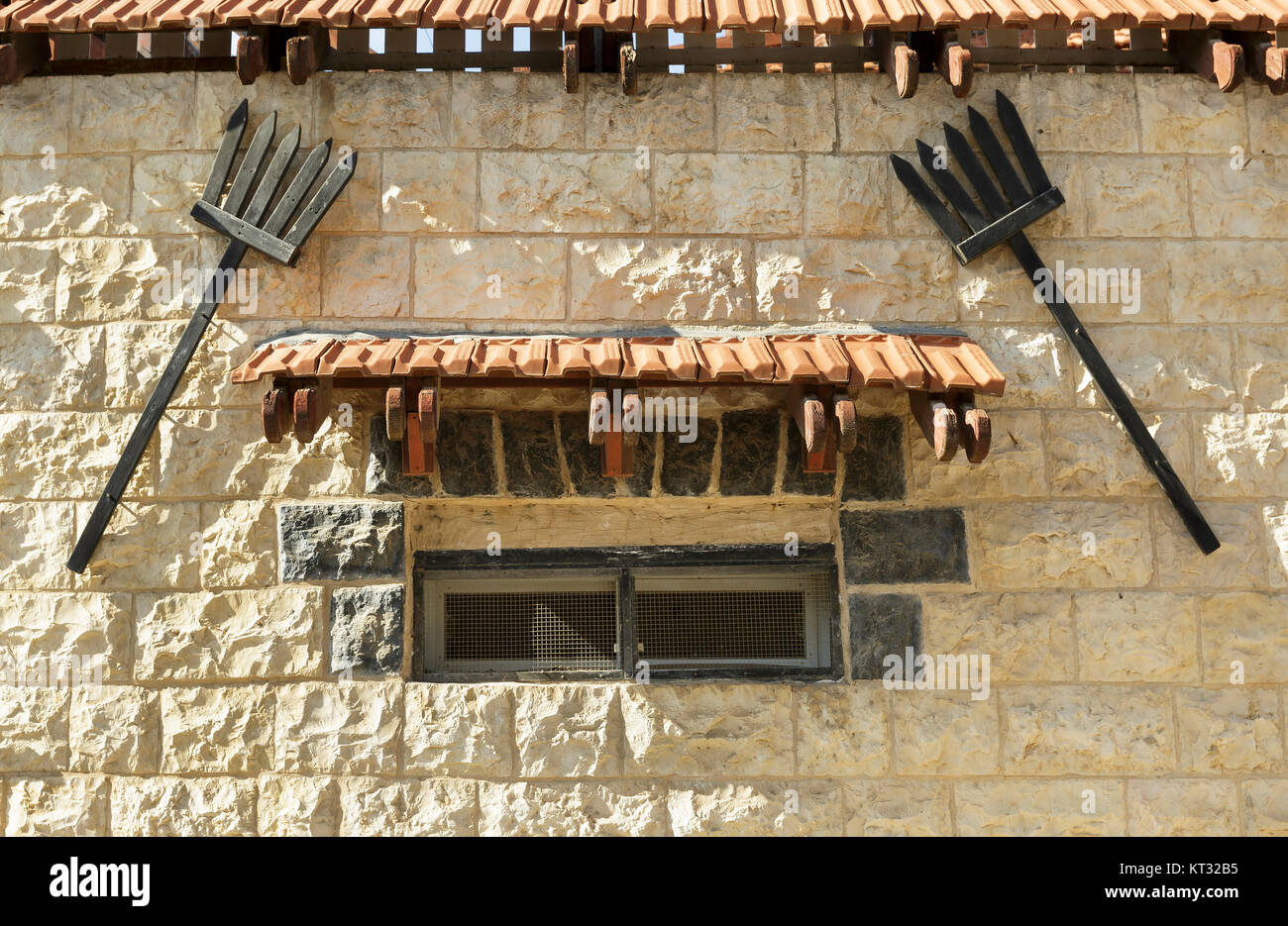 Old wooden window on a stone wall Stock Photo - Alamy