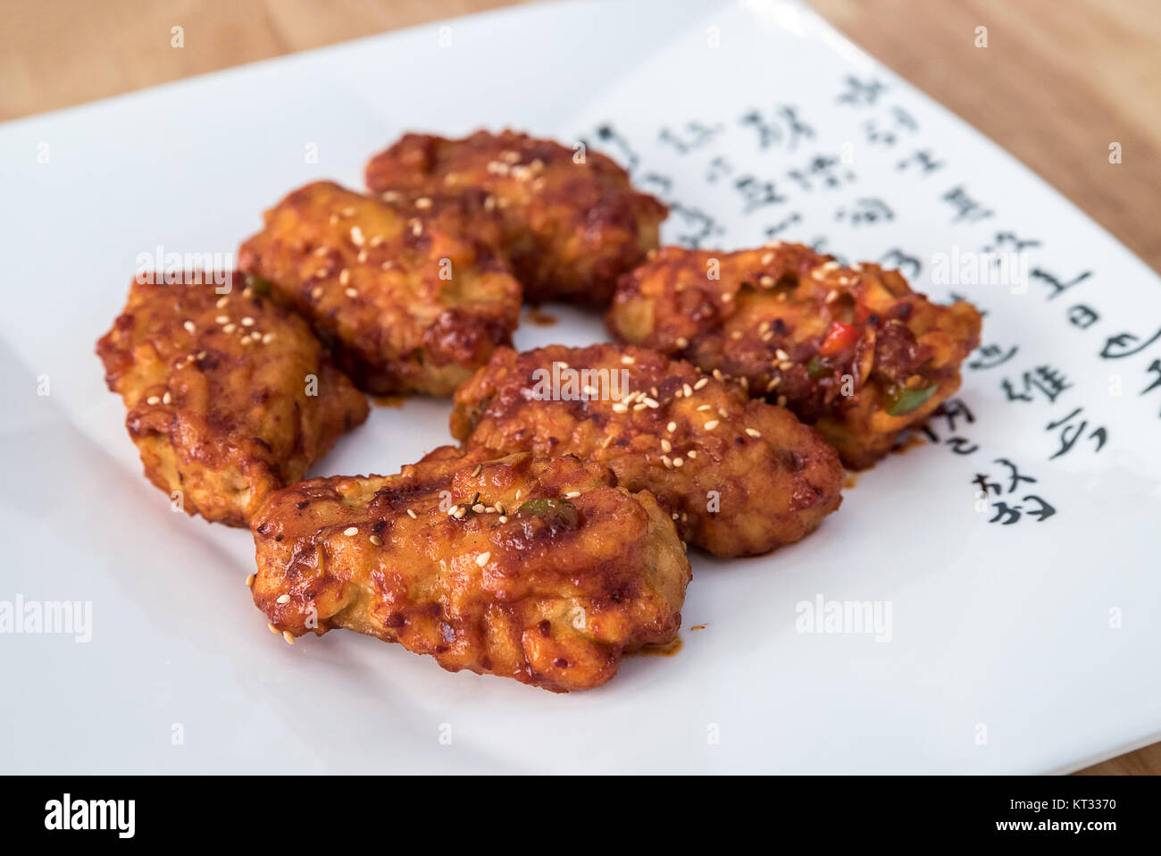 Spicy korean fried chicken Stock Photo - Alamy