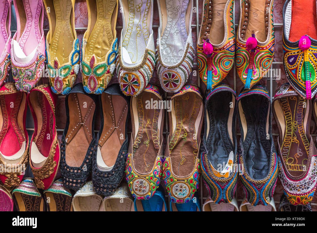 Shoes in arabian style, market of Dubai Stock Photo Alamy