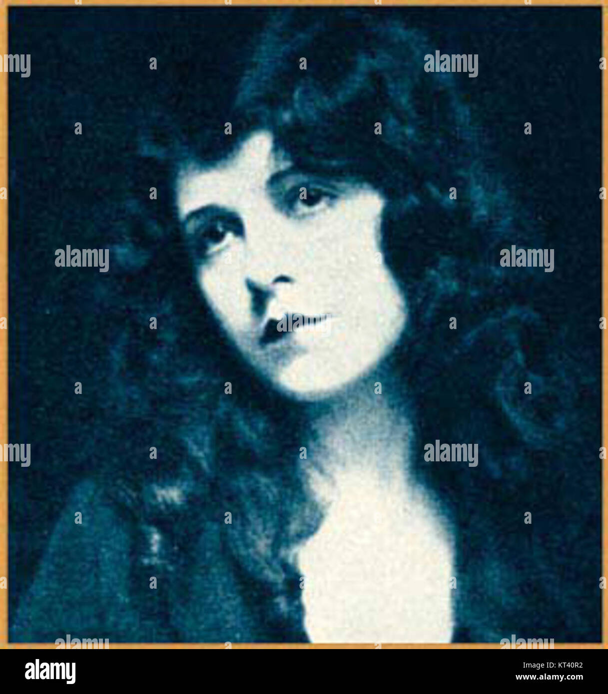 Marlowe early hi-res stock photography and images - Alamy, image size:1217x1390