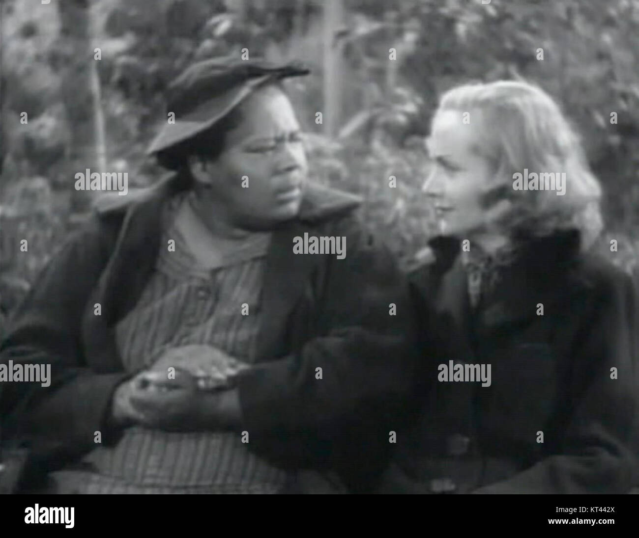 Louise Beavers and Carole Lombard in Made For Each Other Stock Photo