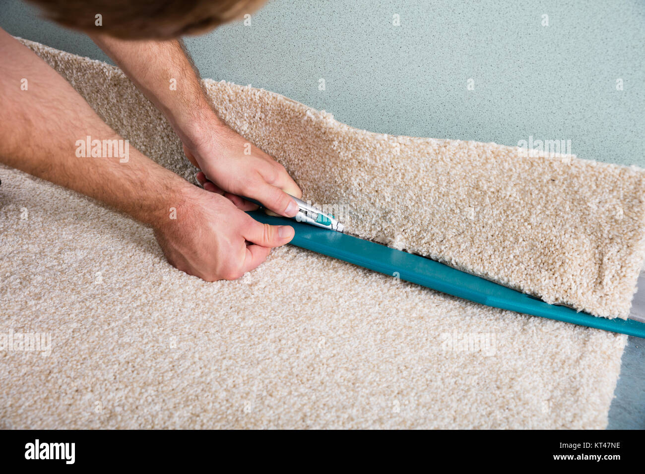 Craftsman Hands Holding Cutter Cutting Carpet Stock Photo Alamy