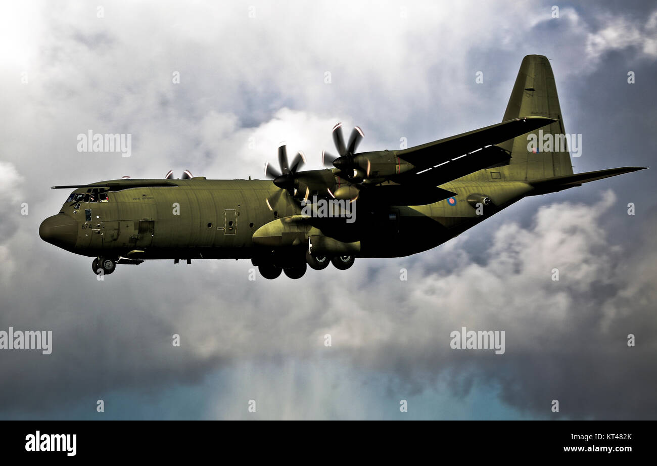 Hercules c 130 transporter aircraft hi-res stock photography and images ...