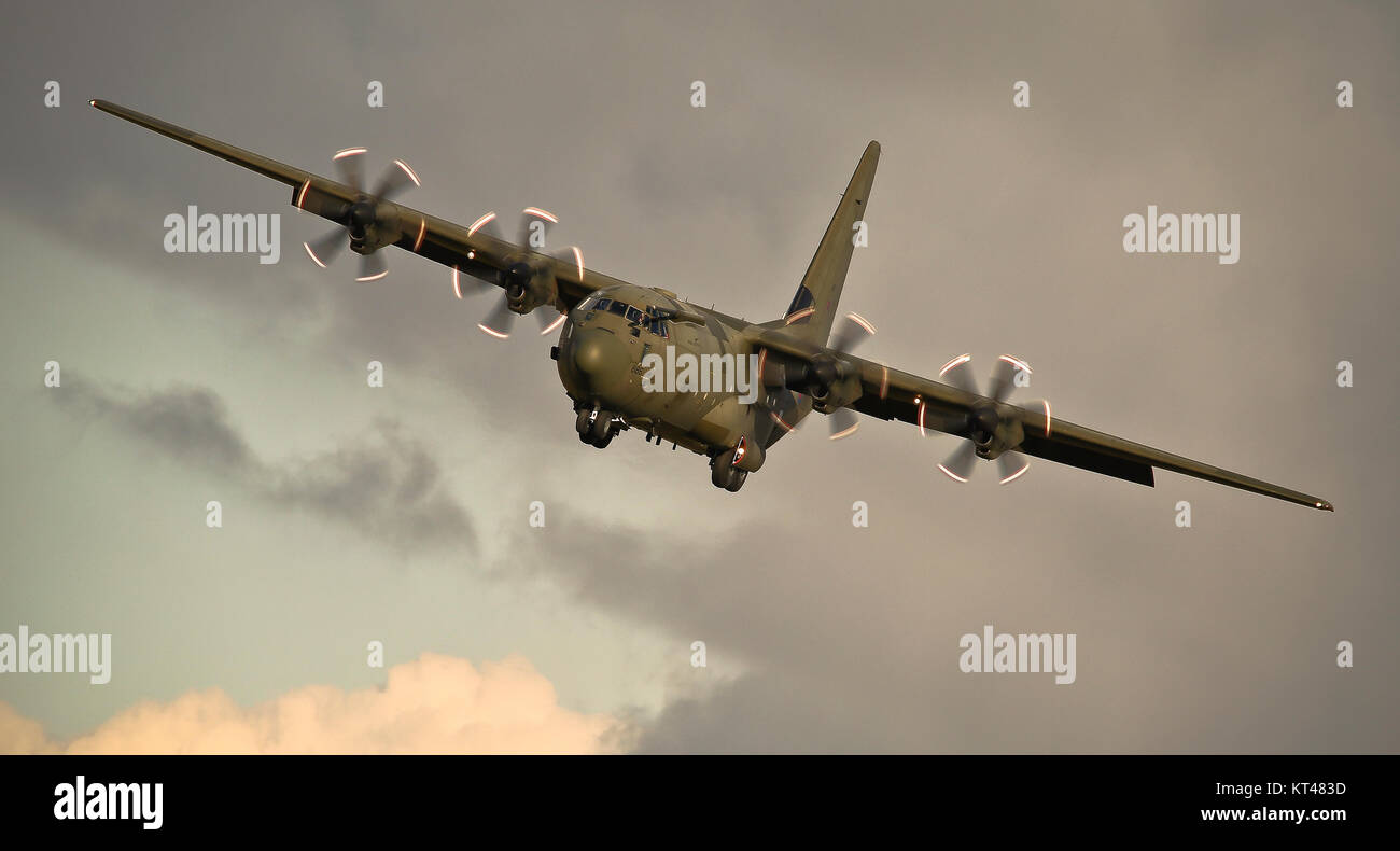 Lockheed c 130 hercules runway hi-res stock photography and images - Alamy