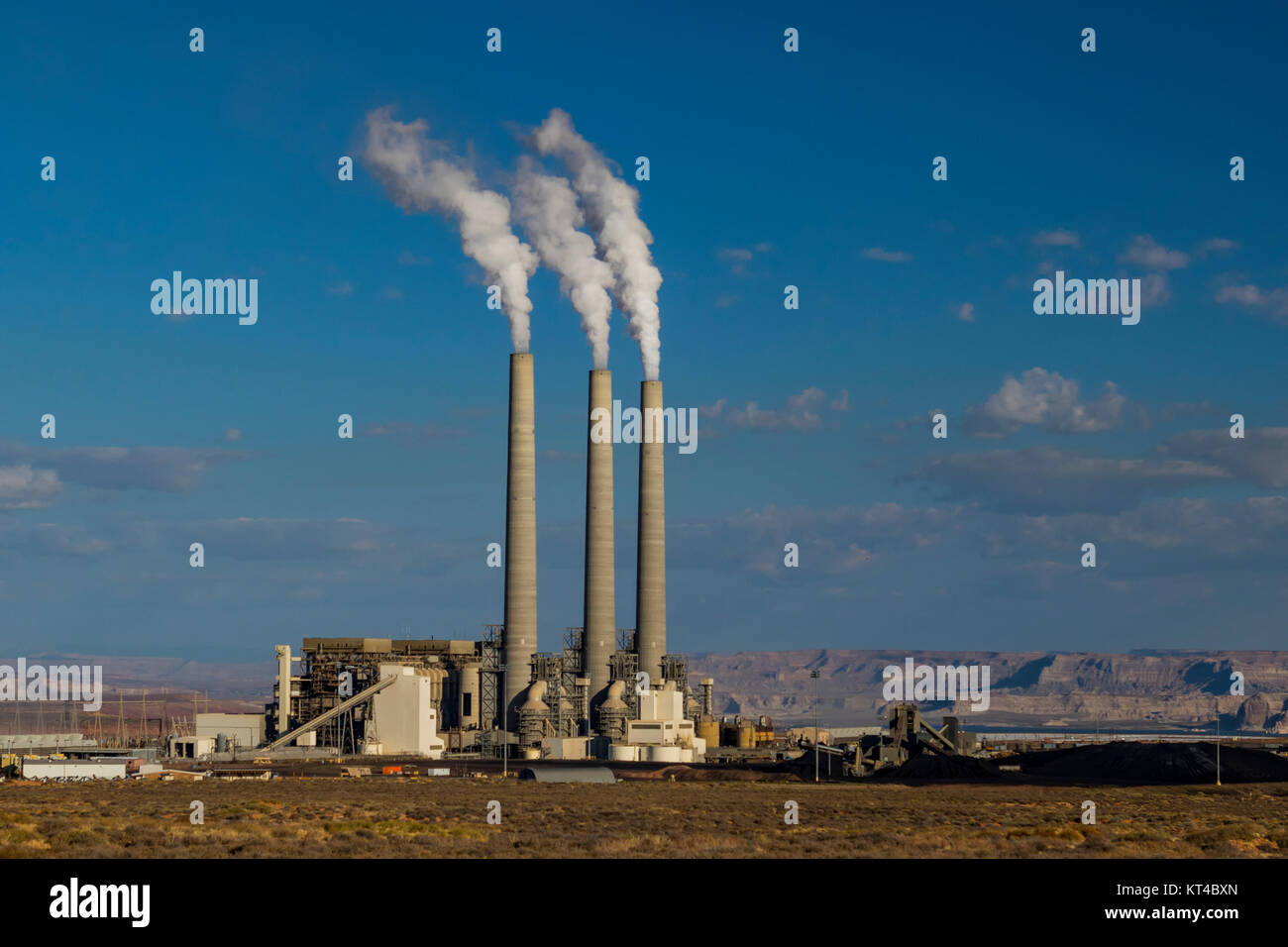 Navajo Generating Station, a 2250 megawatt net coal-fired powerplant ...