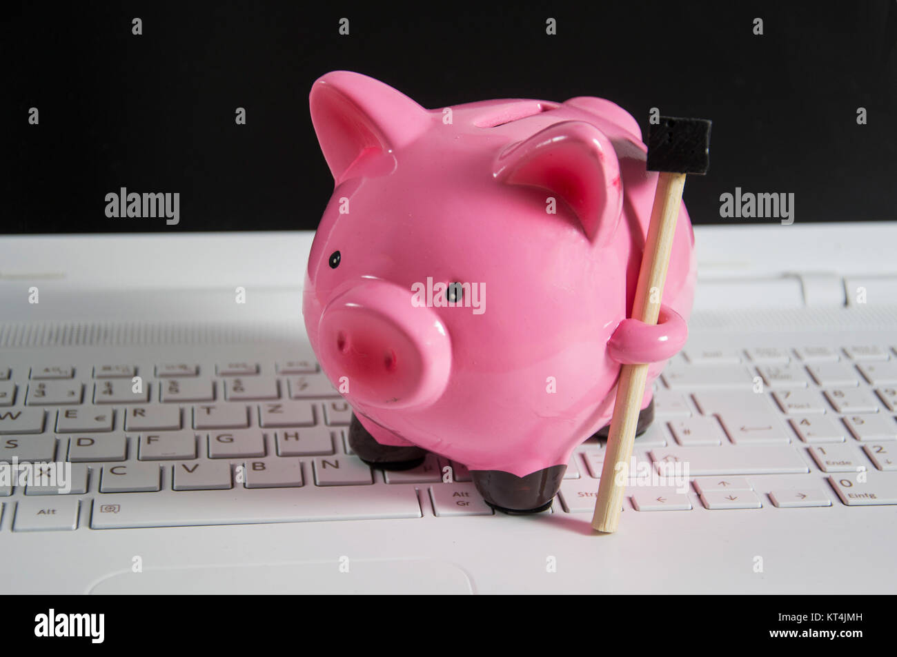 Sparschwein  auf einer Tastatur Stock Photo
