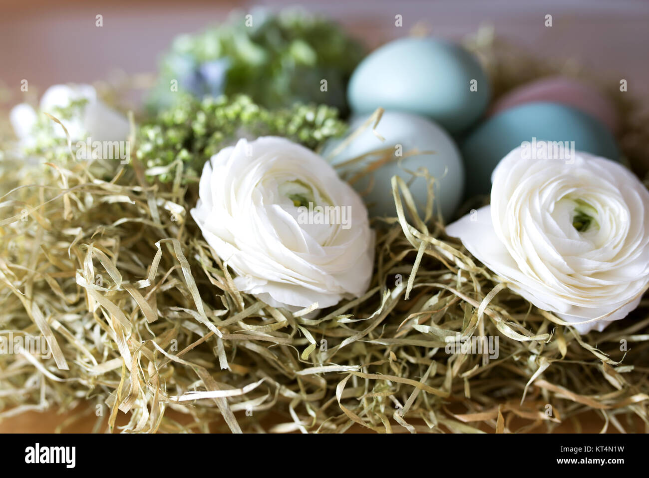 Still life with easter eggs and flowers Stock Photo - Alamy